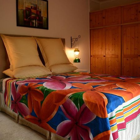 オルネー Les Noyers Aulnay Bed & Breakfast エクステリア 写真