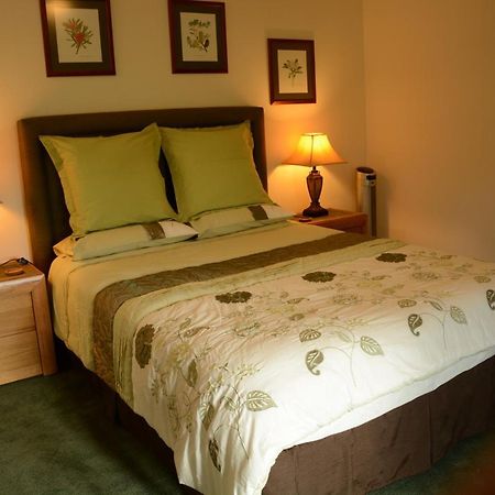 オルネー Les Noyers Aulnay Bed & Breakfast エクステリア 写真