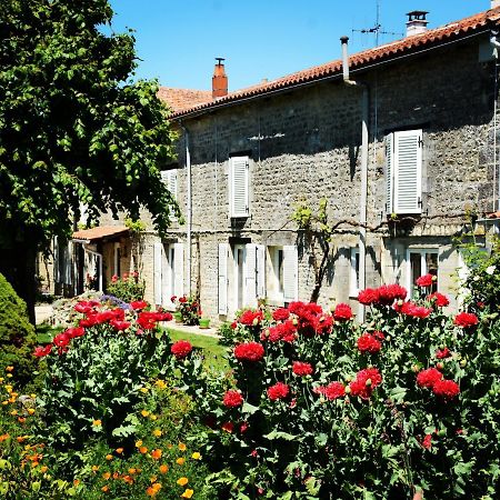 オルネー Les Noyers Aulnay Bed & Breakfast エクステリア 写真