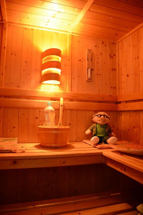 オルネー Les Noyers Aulnay Bed & Breakfast エクステリア 写真