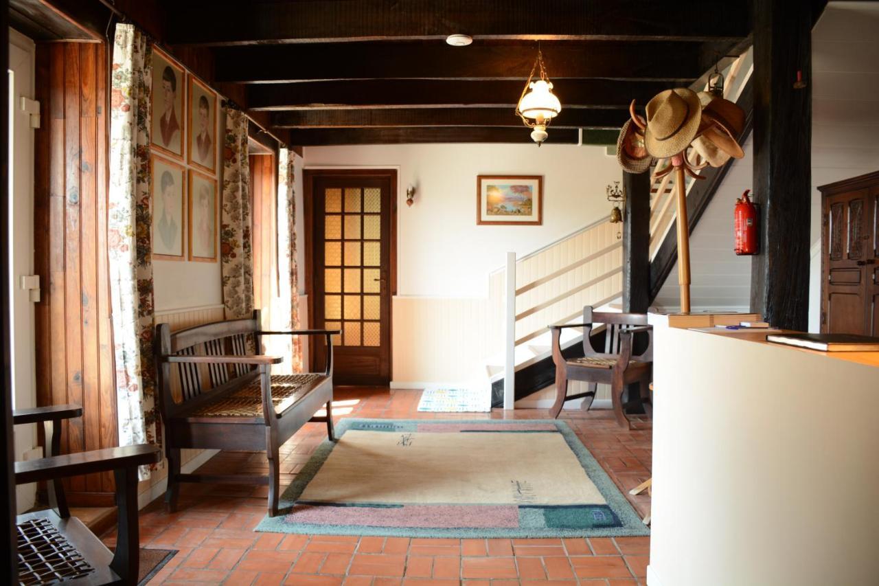 オルネー Les Noyers Aulnay Bed & Breakfast エクステリア 写真