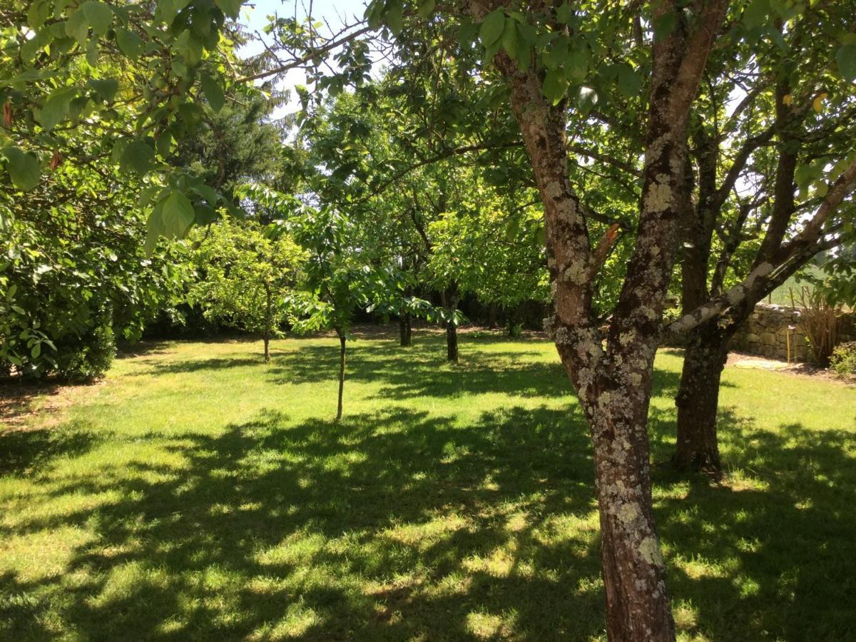 オルネー Les Noyers Aulnay Bed & Breakfast エクステリア 写真