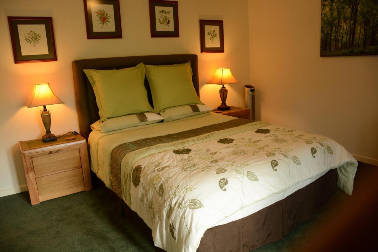 オルネー Les Noyers Aulnay Bed & Breakfast エクステリア 写真