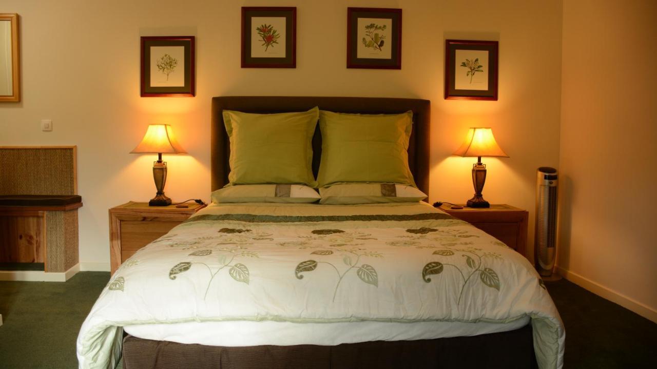 オルネー Les Noyers Aulnay Bed & Breakfast エクステリア 写真