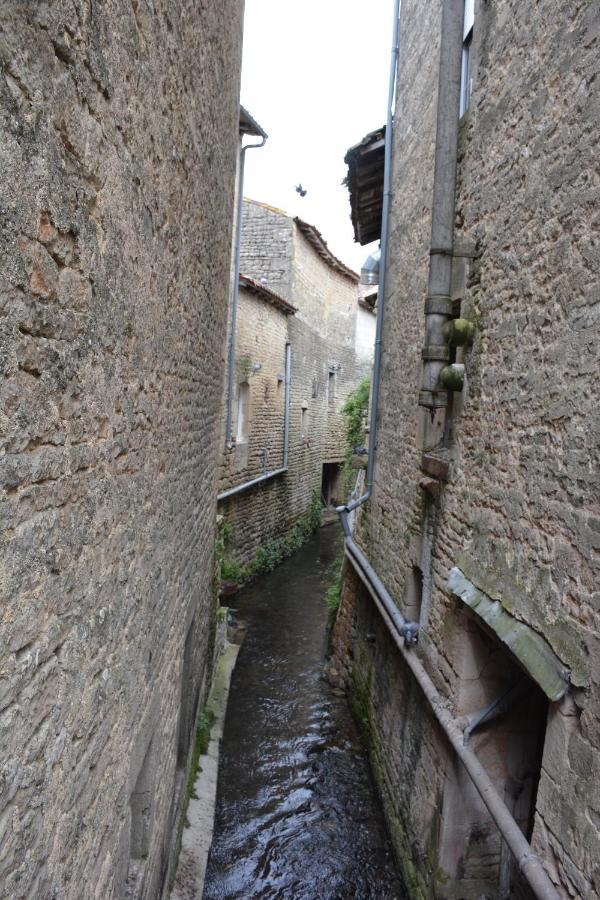 オルネー Les Noyers Aulnay Bed & Breakfast エクステリア 写真