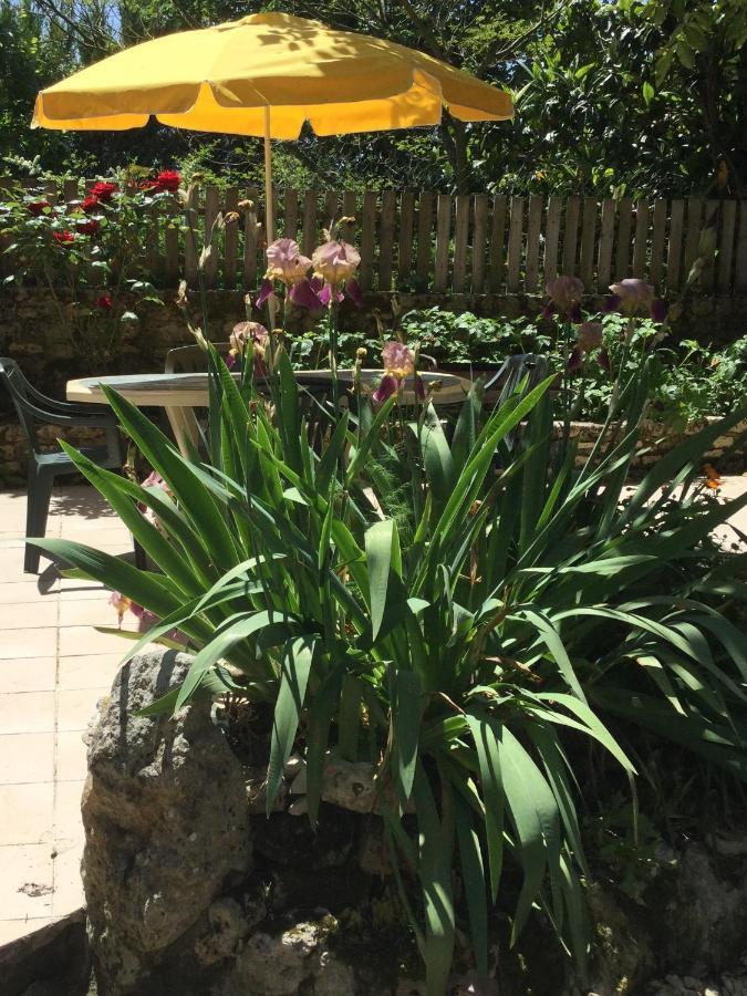 オルネー Les Noyers Aulnay Bed & Breakfast エクステリア 写真