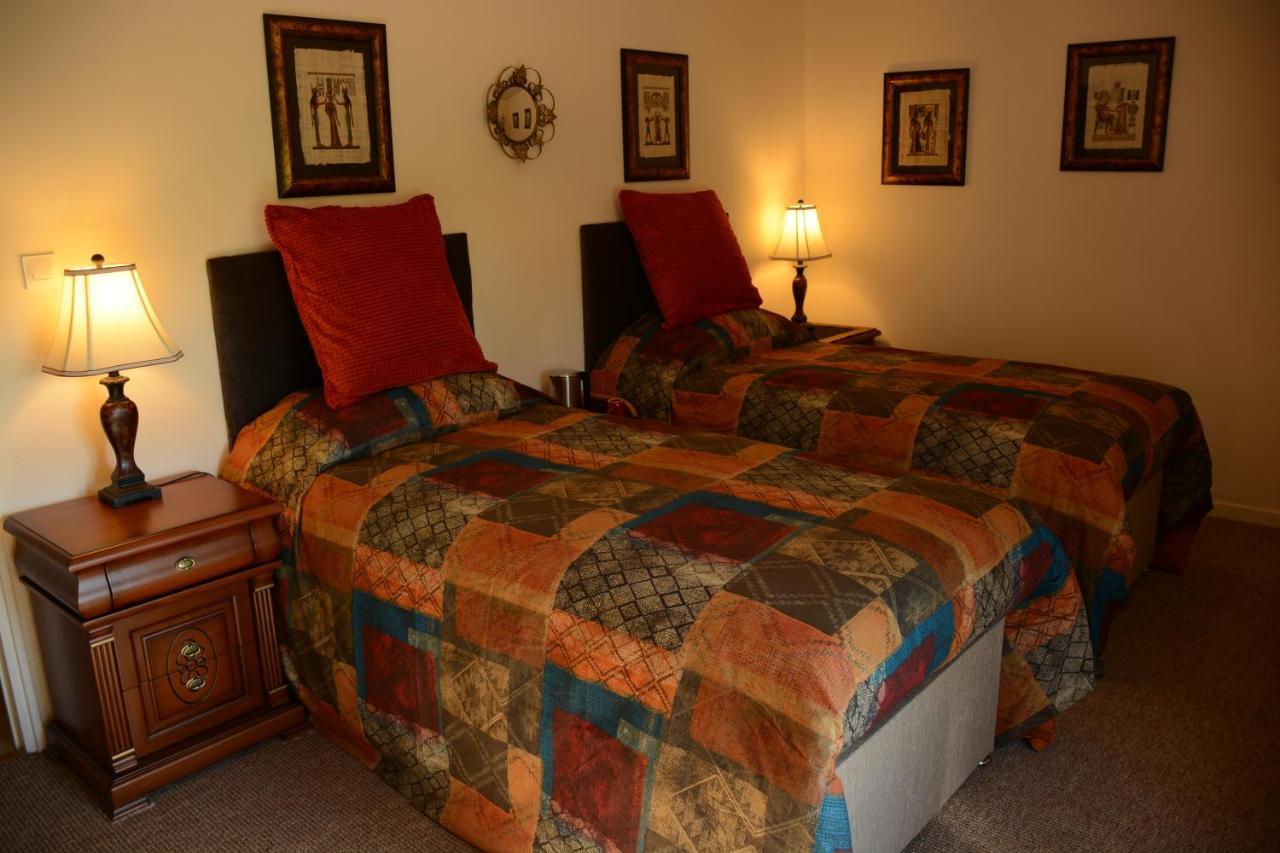 オルネー Les Noyers Aulnay Bed & Breakfast エクステリア 写真