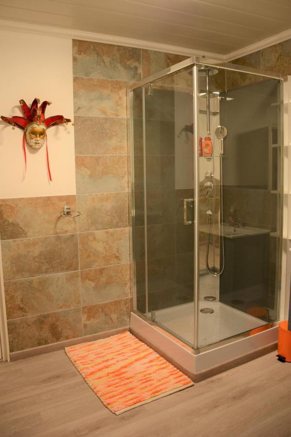 オルネー Les Noyers Aulnay Bed & Breakfast エクステリア 写真