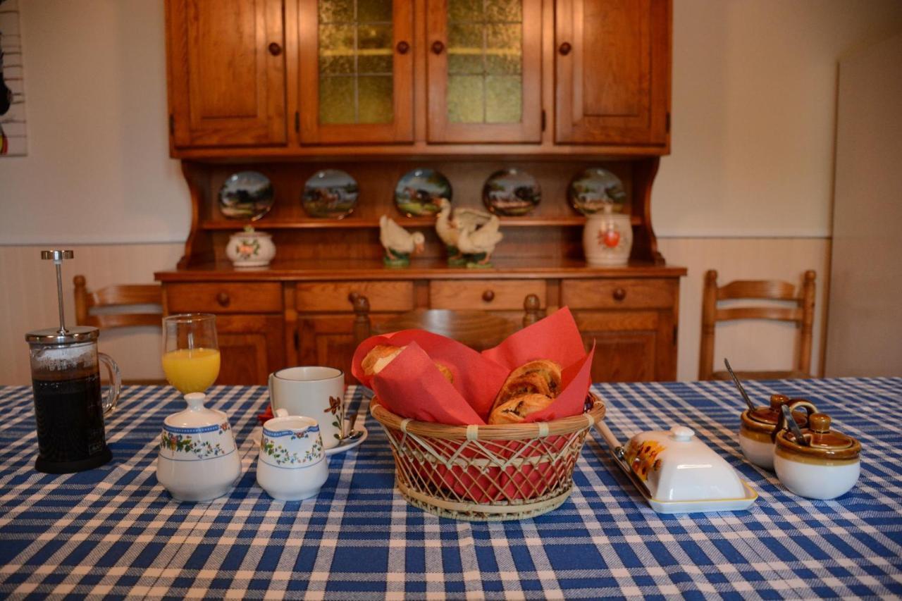 オルネー Les Noyers Aulnay Bed & Breakfast エクステリア 写真