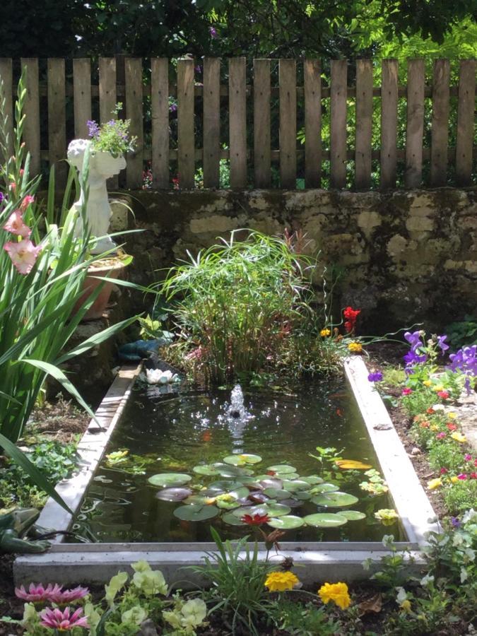 オルネー Les Noyers Aulnay Bed & Breakfast エクステリア 写真